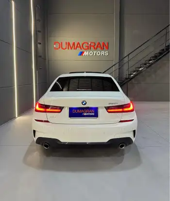 BMW-320i-2022