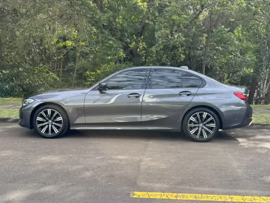 BMW-320i-2021