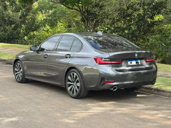 BMW-320i-2021