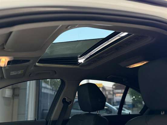 BMW-320i-2015