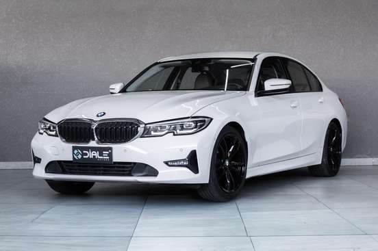 BMW-320i-2022