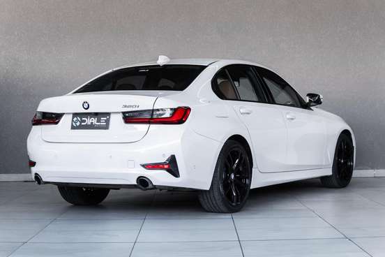BMW-320i-2022