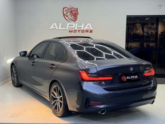 BMW-320i-2021