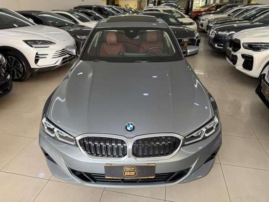 BMW-320i-2022