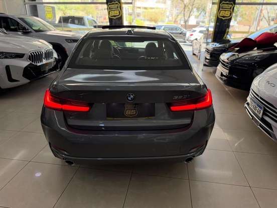 BMW-320i-2022