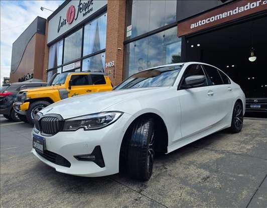 BMW-320i-2020