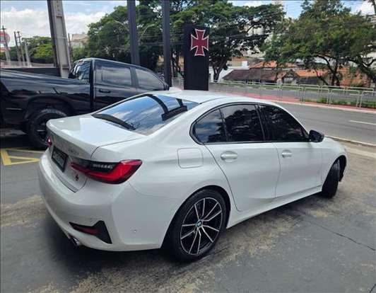 BMW-320i-2020