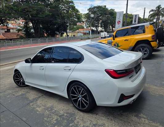 BMW-320i-2020