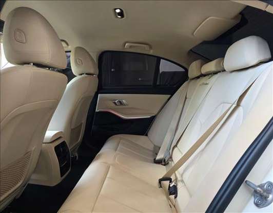 BMW-320i-2020
