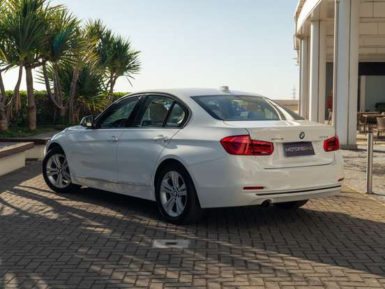 BMW-320i-2.0 SPORT 16V TURBO ACTIVE FLEX 4P AUTOMÁTICO BMW-320i-2017