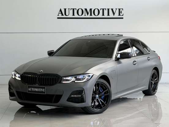 BMW-330e-2022