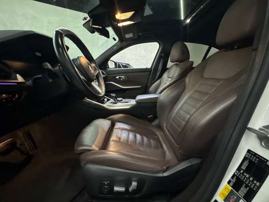 BMW-330e-2020