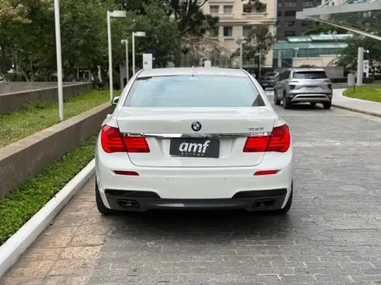 BMW-750i-2011