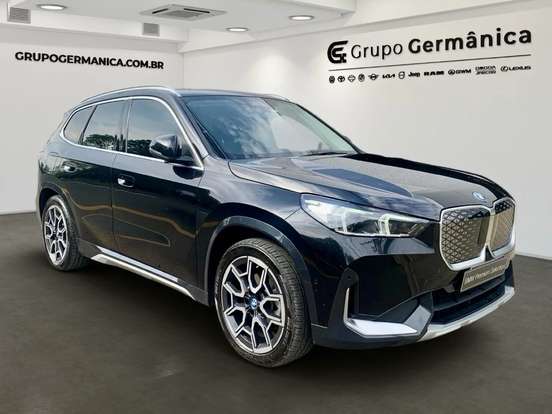 BMW-iX1-2024
