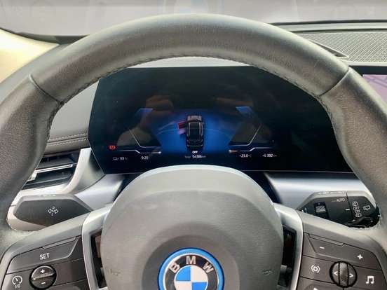 BMW-iX1-2024