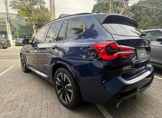 BMW-iX3-2023