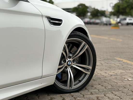 BMW-M5-4.4 V8 32V GASOLINA 4P AUTOMÁTICO BMW-M5-2013