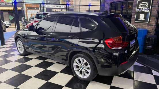 BMW-X1-2011