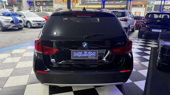 BMW-X1-2011