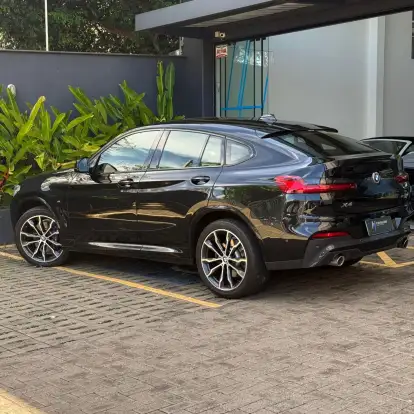 BMW-X4-2021