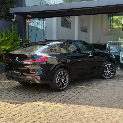 BMW-X4-2021