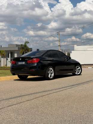 BMW-320i-2013