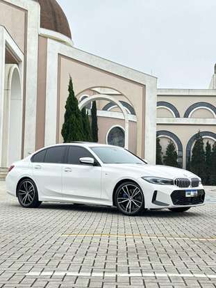 BMW-320i-2022