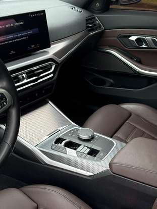 BMW-320i-2022