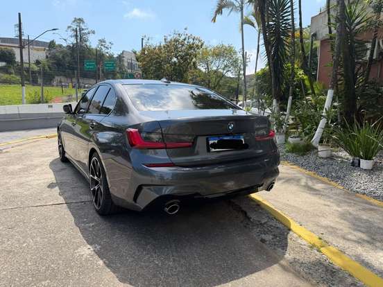 BMW-320i-2020