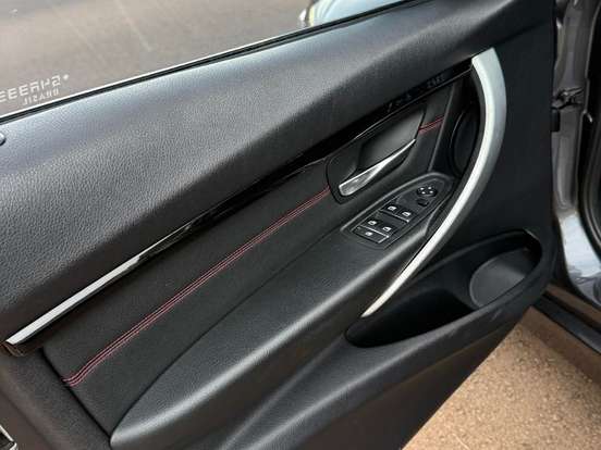BMW-320i-2.0 SPORT 16V TURBO ACTIVE FLEX 4P AUTOMÁTICO BMW-320i-2016