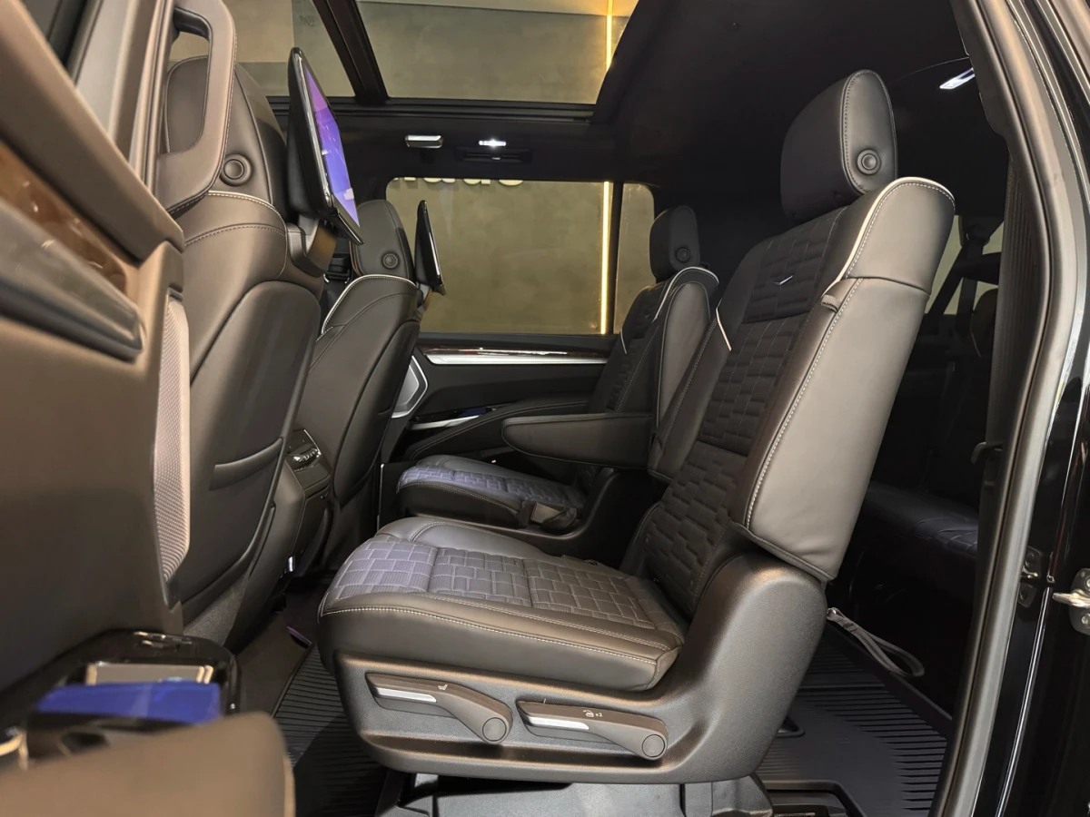 Cadillac Escalade — foto 11