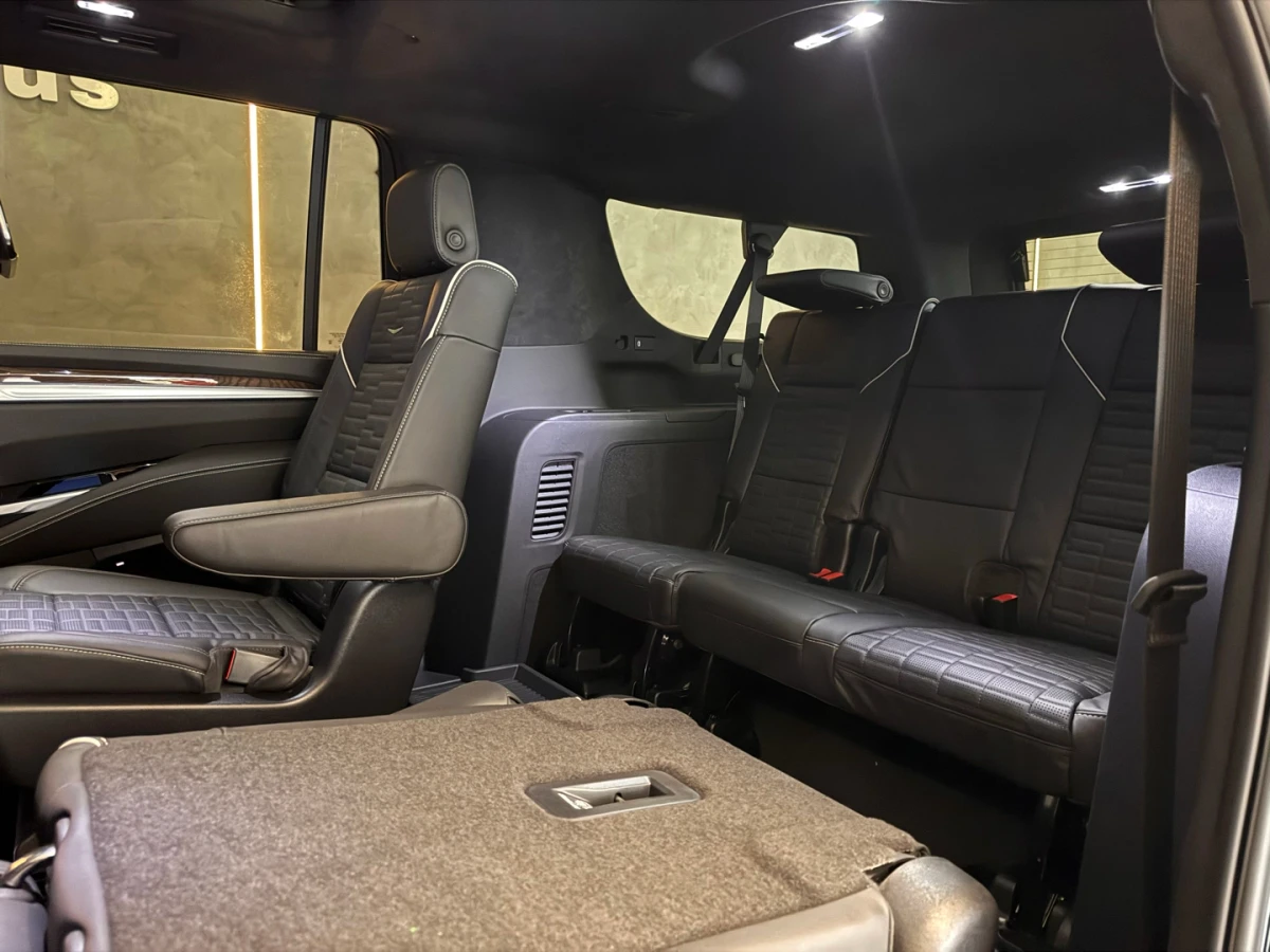 Cadillac Escalade — foto 13