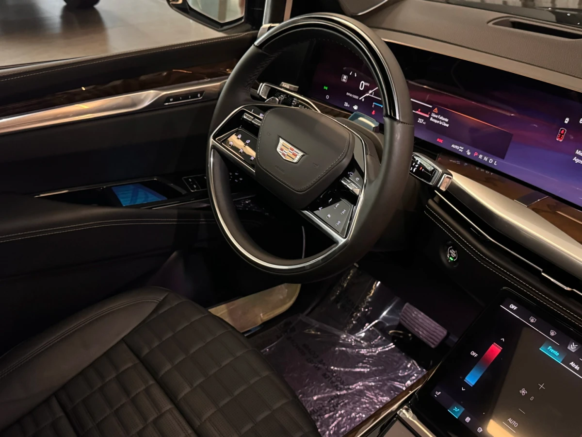 Cadillac Escalade — foto 15