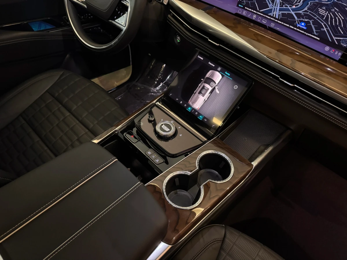 Cadillac Escalade — foto 17