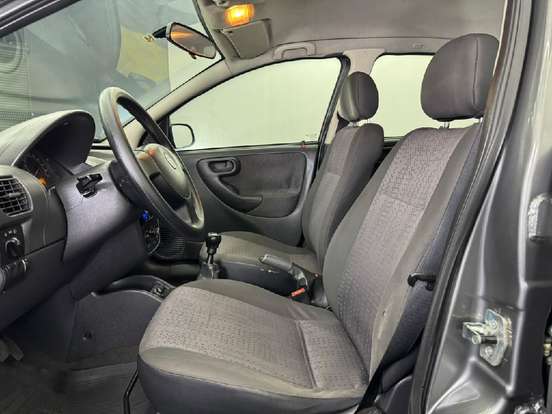 CHEVROLET-CORSA-2011