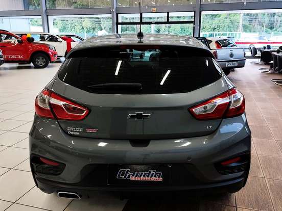 CHEVROLET-CRUZE-2018