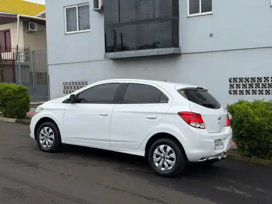 CHEVROLET-ONIX-1.0 MPFI LS 8V FLEX 4P MANUAL CHEVROLET-ONIX-2014
