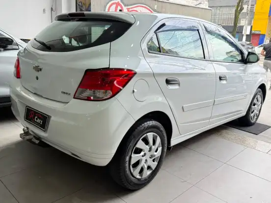 CHEVROLET-ONIX-2016
