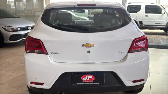 CHEVROLET-ONIX-1.4 MPFI LTZ 8V FLEX 4P AUTOMÁTICO CHEVROLET-ONIX-2017