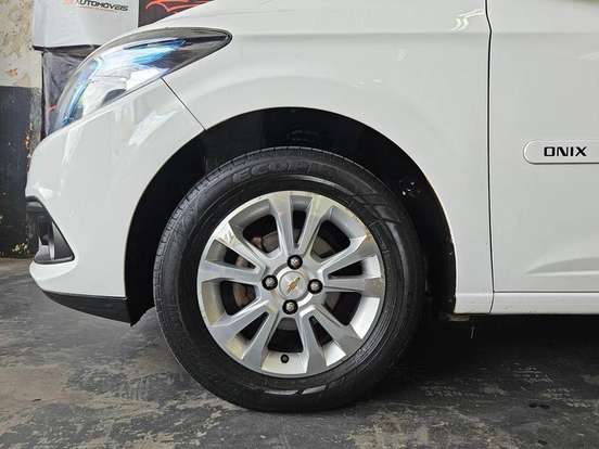 CHEVROLET-ONIX-1.0 MPFI LOLLAPALOOZA 8V FLEX 4P MANUAL CHEVROLET-ONIX-2014