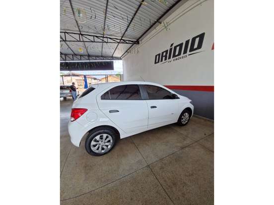CHEVROLET-ONIX-2015