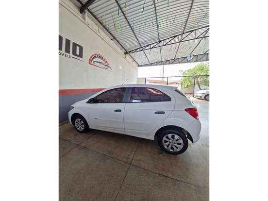 CHEVROLET-ONIX-2015