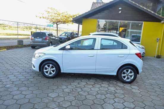 CHEVROLET-ONIX-2016