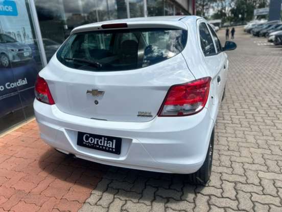 CHEVROLET-ONIX-2015