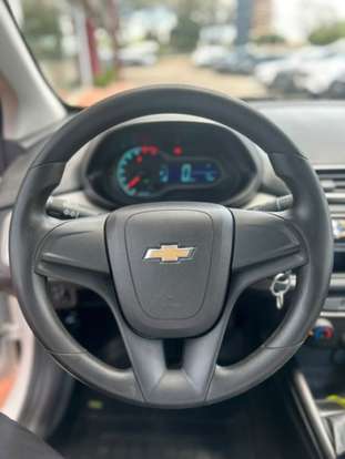 CHEVROLET-ONIX-2015