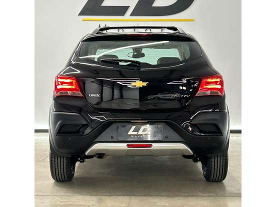 CHEVROLET-ONIX-2018
