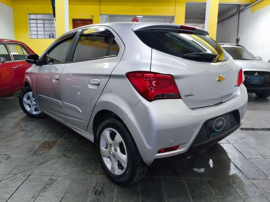 CHEVROLET-ONIX-2018
