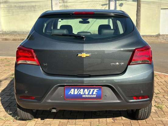 CHEVROLET-ONIX-2018