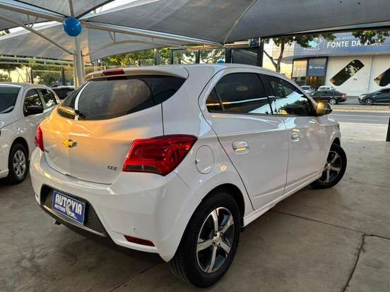 CHEVROLET-ONIX-2018