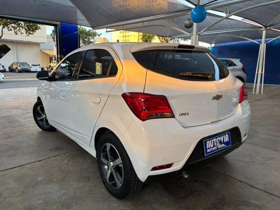CHEVROLET-ONIX-2018